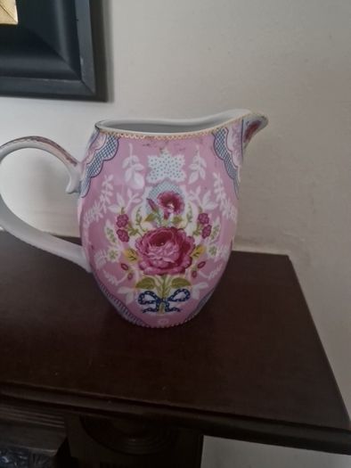 large jug Pip
