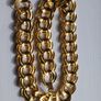 A striking and stylish vintage gold-tone necklace. Image 3
