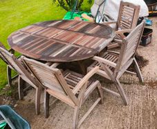 Adjustable size solid garden table and chairs (5)