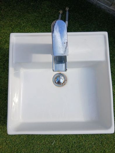hand basin & Mixer tap