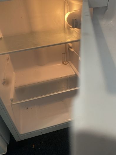 powerpoint undercounter fridge