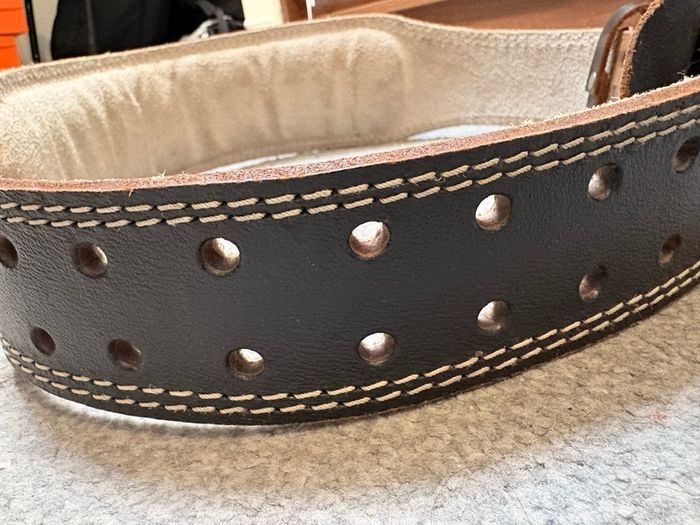weightlifting belt