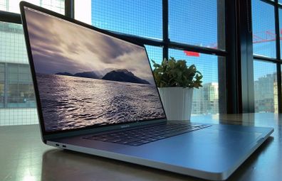 Apple Macbook Pro 16 " 2019 Powerful - AMD GPU - TouchBar - Touch ID - i9|/16gb/ 512gb Ssd / Tahoe Os / Logic Pro / FL Studio / Office -work/music/school-D P D Tracked Insured Shipping Only