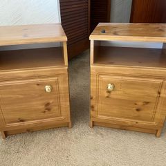 2 Bedside lockers