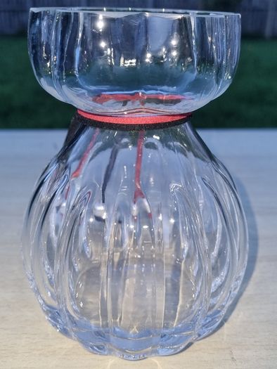 Parla (or Parle) vase designed by Maria Petterson for the Swedish glassworks SEA Glasbruk.