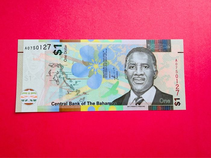 Bahamas   1  DOLLAR  2017 . Pick  77a.  Uncirculated