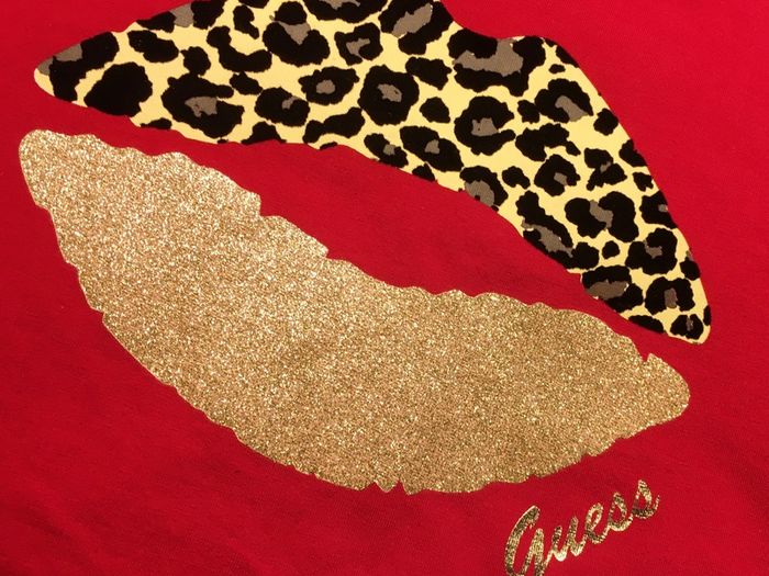 GUESS Lips T-shirt with Animal Print L