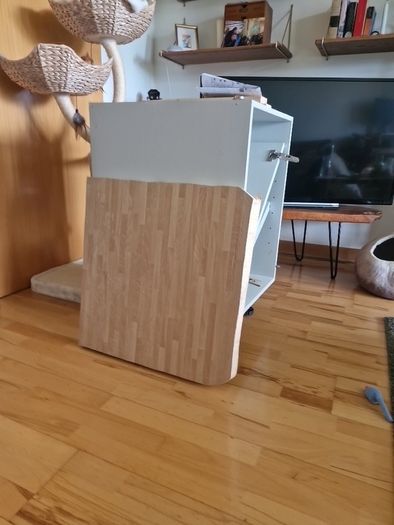 Kitchen cabinet and countertop