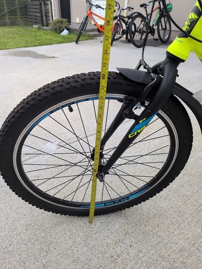 Nearly new yellow mountain bike