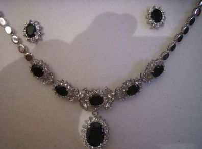 necklace & earrings set.