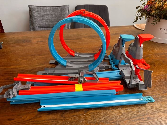 Hot Wheels loop