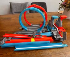 Hot Wheels loop