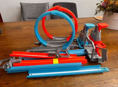 Hot Wheels loop