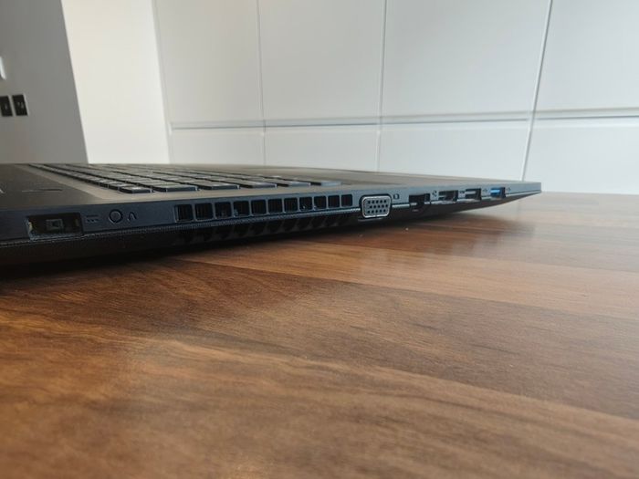 Lenovo G70 | Amd A8 | 17.3" Hd+ | Dvd | 8GB | 240GB | Win11