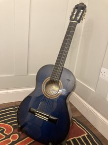 Valencia Three Quarter Size Classical Guitar. Ideal for Beginners