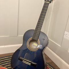Valencia Three Quarter Size Classical Guitar. Ideal for Beginners