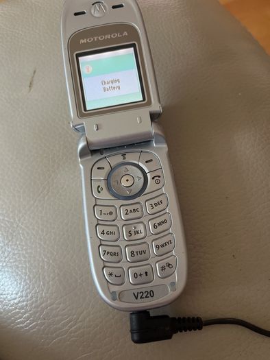 Motorola V220 Flip phone