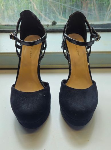 New Look - Black Round-Toe Platform Stilettos - Size 6 [UK]