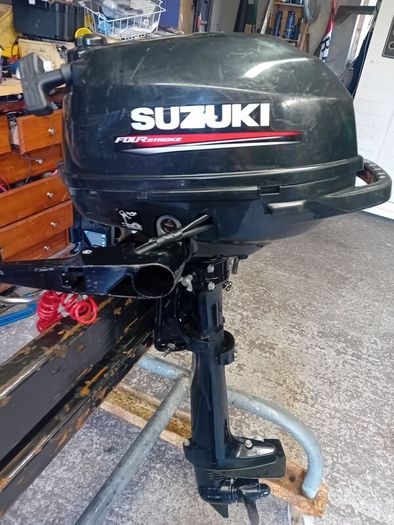 Suzuki 2.5 4 stroke engine