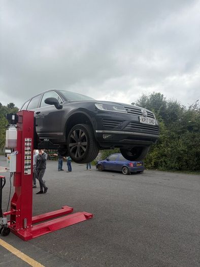Single post car lifts brand new Pacini brand