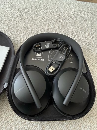 Bose 700 noise cancelling headphones