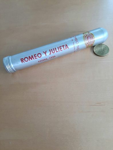 Single Havana cigar container