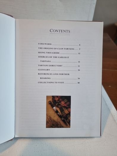 Blair Urquhart  Tartans: The New Compact Study Guide and Identifier (Identifying Guide Series)