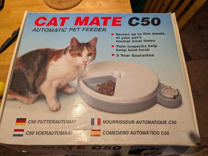 2 Catmate Feeders
