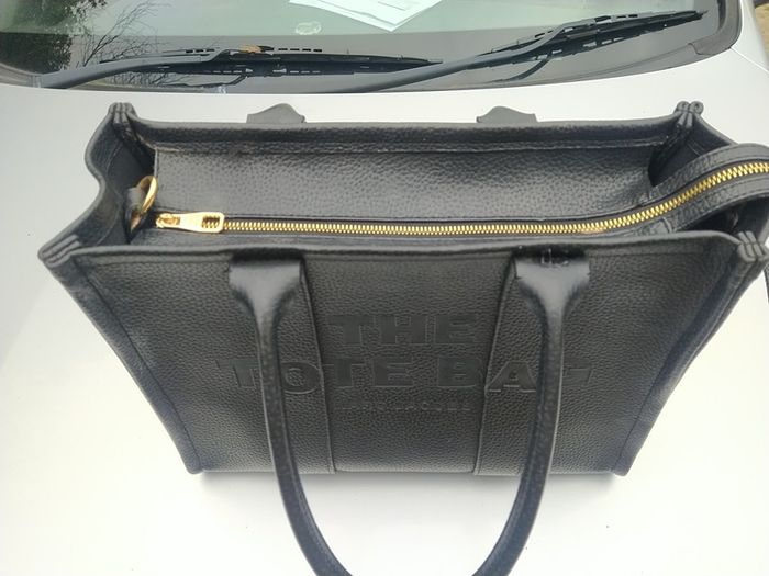 Handbag tote style
