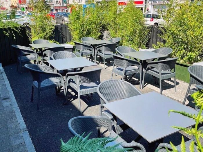 Commercial Outdoor Tables & Chairs