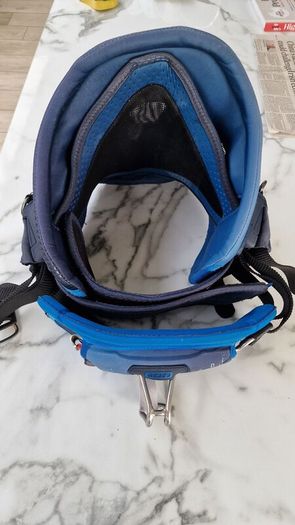 Kitesurfing harness
