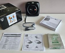 Fujifilm instax Square SQ20 + 1 cartridge of pictures
