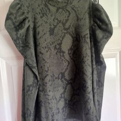 Long sleeve by Jacqueline de Yong
