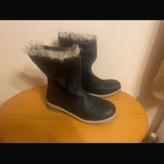 Avenue Black Winter Boots - Faux Fur Trim (Size 6)
