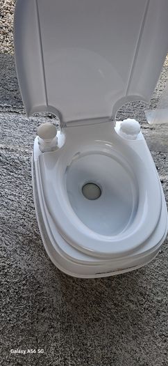 Portable toilet