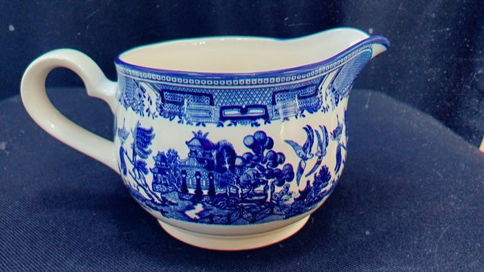 Arklow Pottery Blue Willow pattern cream jug