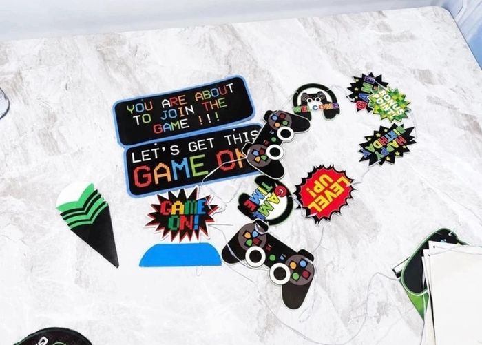 Pre Owned Gamer / Minecraft Style Birthday Party Decorations Bundle Set