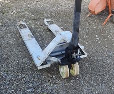Palette truck-- perfect condition