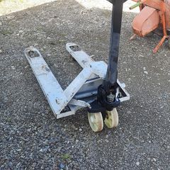 Palette truck-- perfect condition
