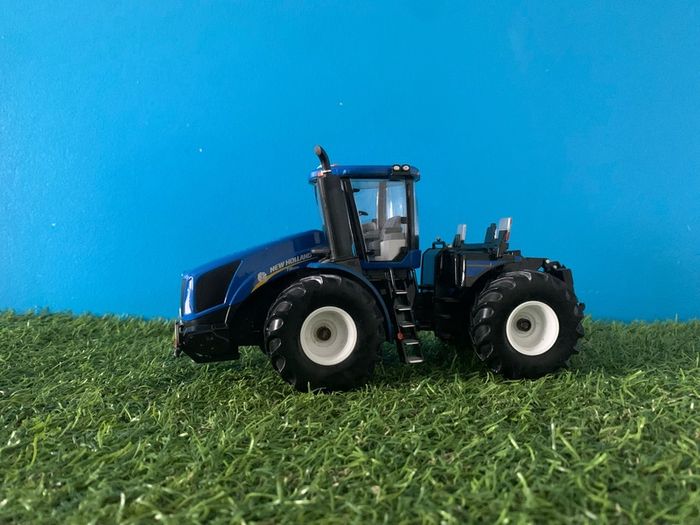 Model tractors