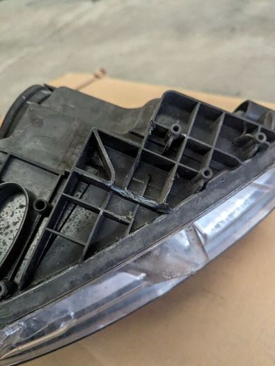 Nissan Qashqai left side headlight