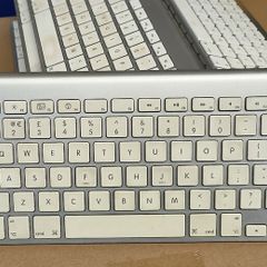 Apple Wireless Keyboard A1255 / A1314 Bluetooth Aluminum Mac iPad 3 AA Battery/ Used