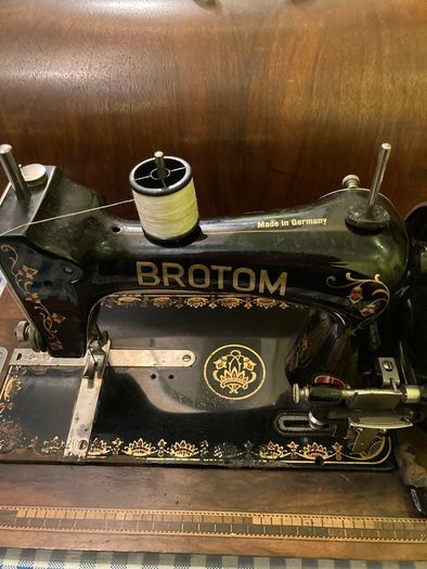 Antique Brotom Sewing machine. (Hand) 100 yrs