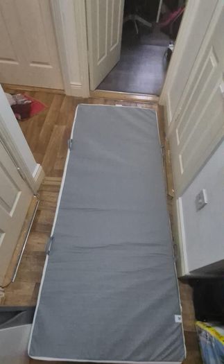 Day bed extendable to double