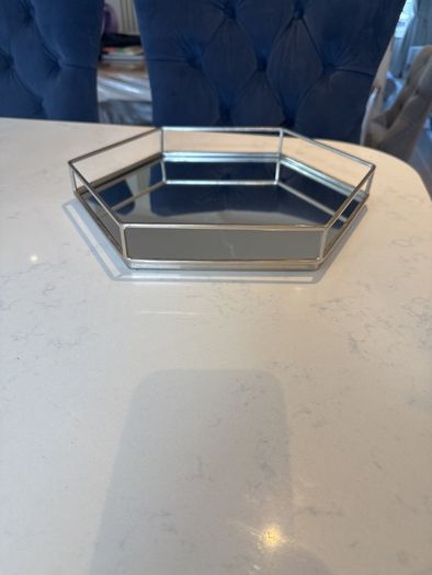 Mirrored tray