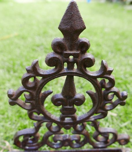 Antique Victorian cast iron wall mounted bird bath bird feeder