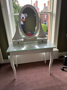 makeup table + chair