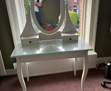 makeup table + chair
