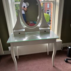 makeup table + chair