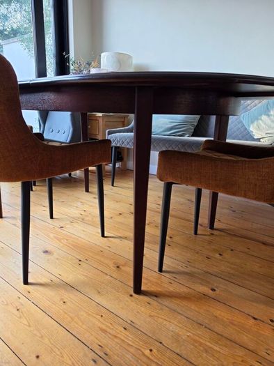 Elegant Mid-Century Modern Extendable Dining Table
